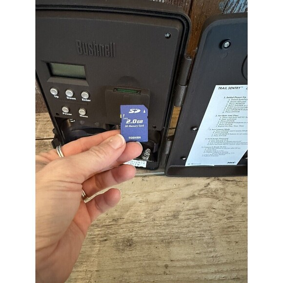 BUSHNELL Outdoor Trail Sentry Trail Camera E98 Untested - Picture 4 of 5